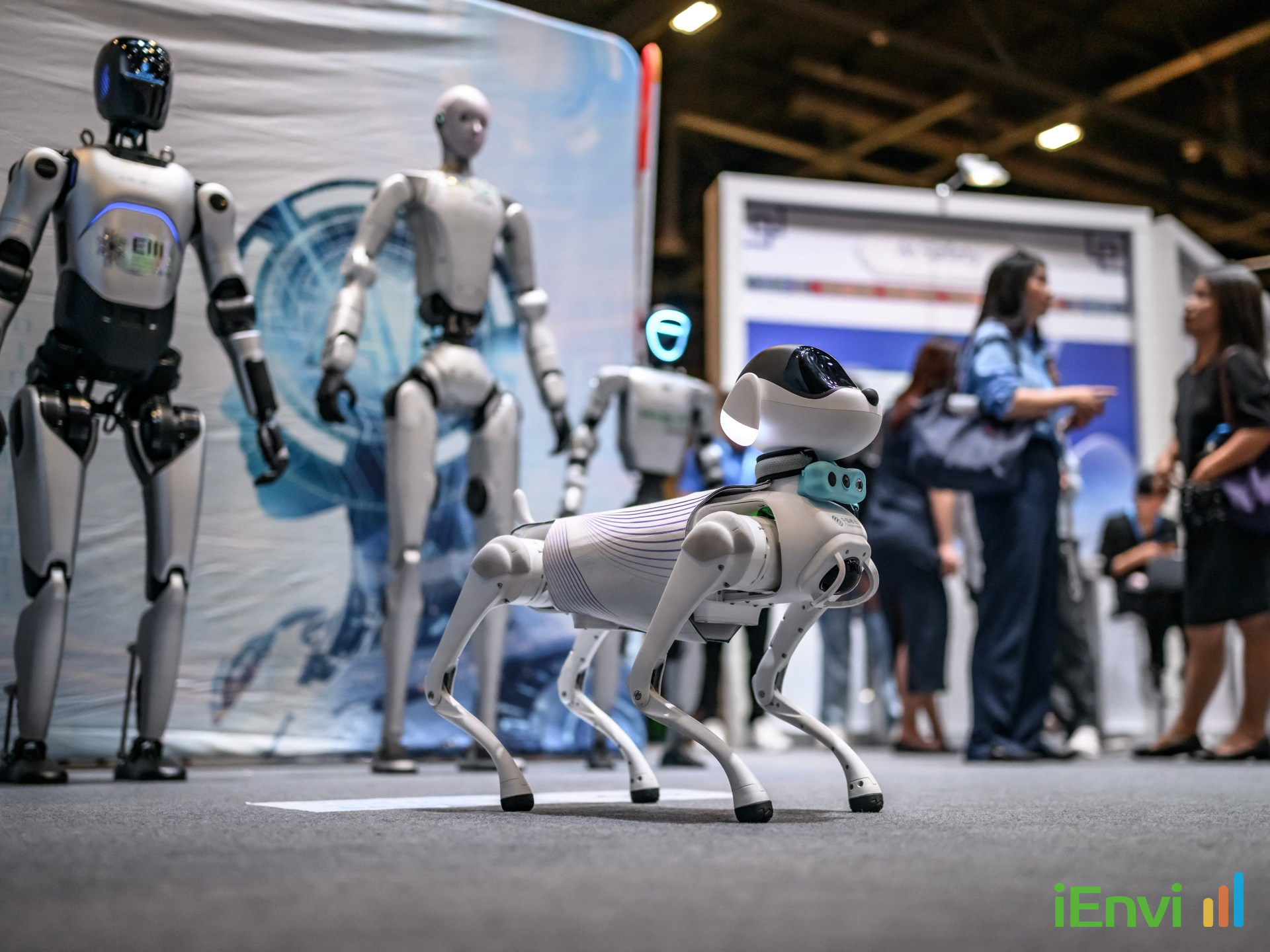 Over 200 economists and AI researchers warn of rapid economic disruption from AI